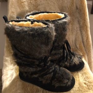 JustFab Faux Fur Boots Black & Grey Sz 9